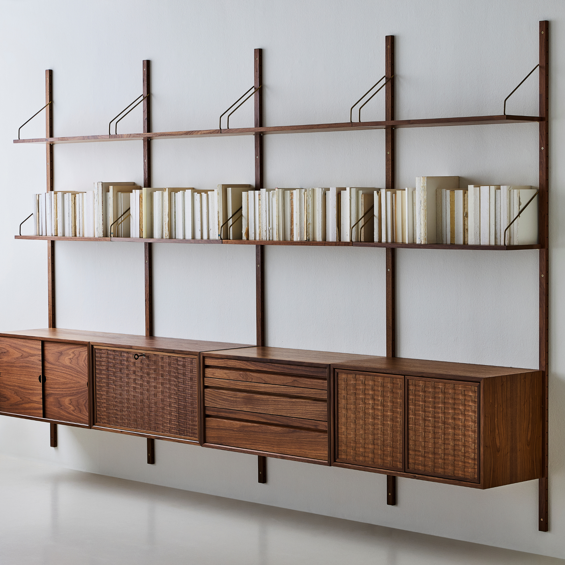 Royal System Storage